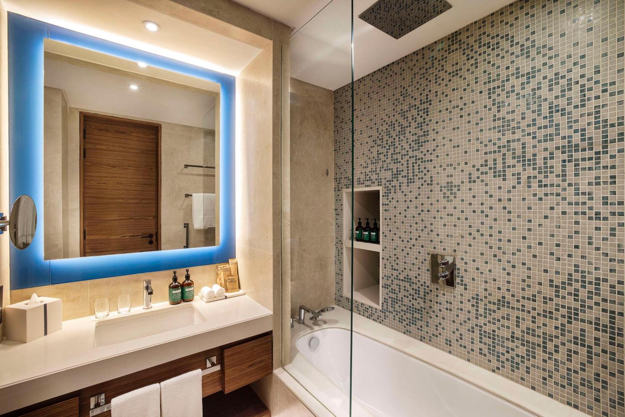 Tumbi West Palm Beach Hotel Dubai,Tapestry Collection Hilton Εξωτερικό φωτογραφία